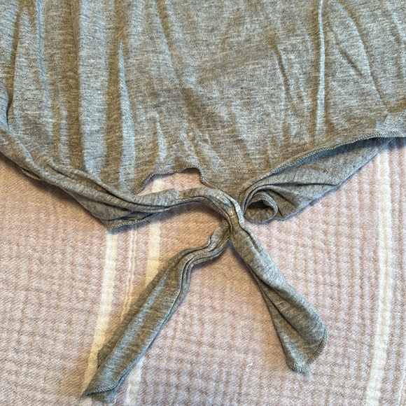 Banana Republic size M heather gray scoop neck tie at bottom top. - Picture 5 of 7